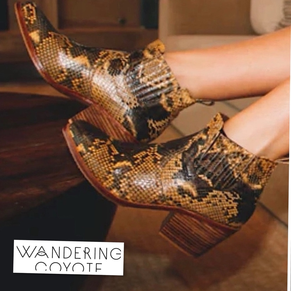 WANDERING COYOTE Honey Real Snakeskin Handmade Boots Size 39 (US 8)